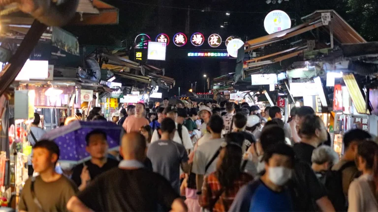 Nanjichang Night Market 南機場夜市 – A Complete Guide for First-Time Visitors