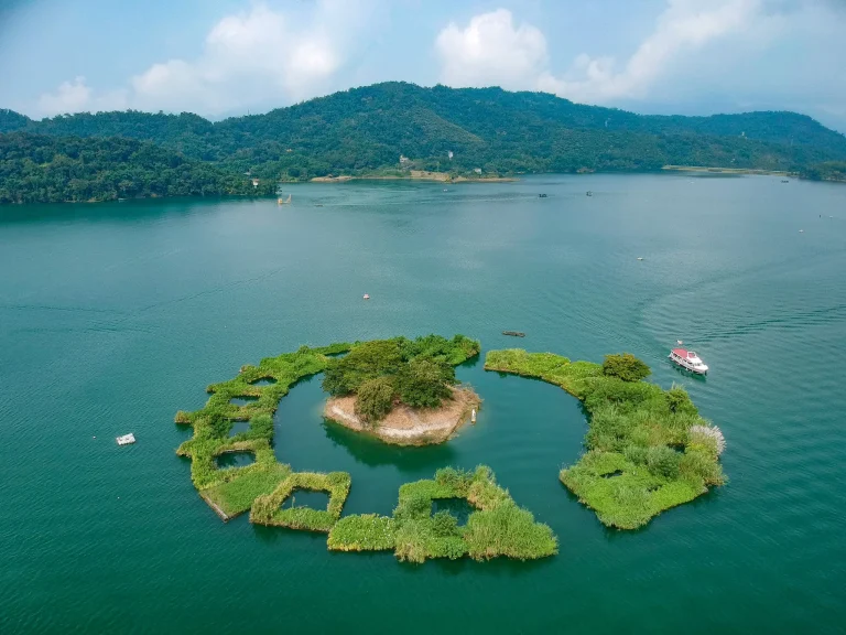 Sun Moon Lake Travel Guide – Taiwan’s Most Beautiful Lake 日月潭旅游指南